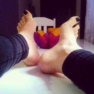 Isa Pes feet photo thumbnail