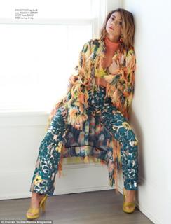 Sarah Hyland feet photo thumbnail