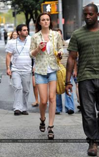Leighton Meester feet photo thumbnail