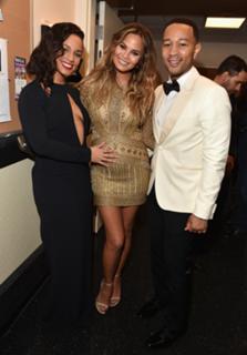 Chrissy Teigen feet photo thumbnail