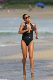 Jada Pinkett Smith feet photo thumbnail