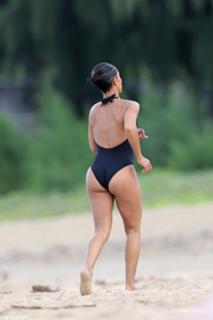 Jada Pinkett Smith feet photo thumbnail