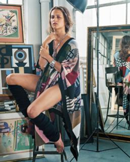 Alicia Vikander feet photo thumbnail