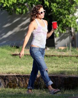 Kate Hudson feet photo thumbnail