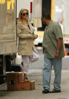 Kate Hudson feet photo thumbnail
