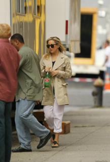 Kate Hudson feet photo thumbnail