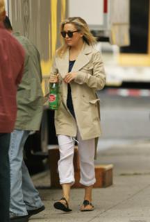 Kate Hudson feet photo thumbnail