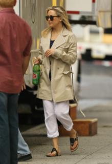 Kate Hudson feet photo thumbnail