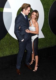 Sarah Hyland feet photo thumbnail