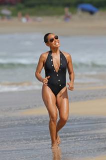 Jada Pinkett Smith feet photo thumbnail