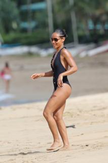 Jada Pinkett Smith feet photo thumbnail