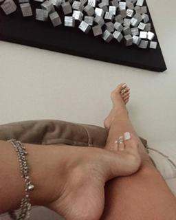 Karin Klemp feet photo thumbnail