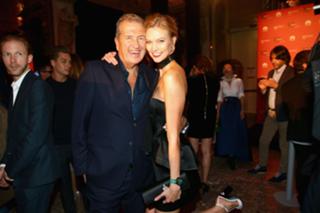 Karlie Kloss feet photo thumbnail
