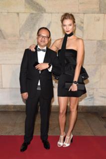Karlie Kloss feet photo thumbnail