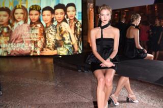 Karlie Kloss feet photo thumbnail