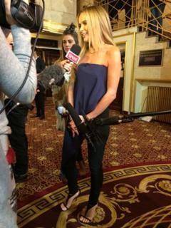 Amanda Holden feet photo thumbnail