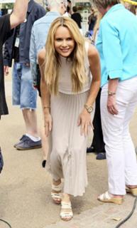 Amanda Holden feet photo thumbnail