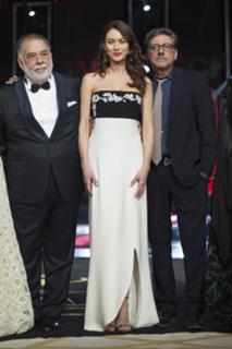 Olga Kurylenko feet photo thumbnail