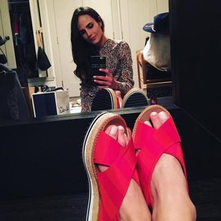 Jordana Brewster feet photo thumbnail