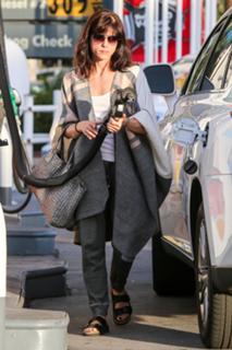 Selma Blair feet photo thumbnail