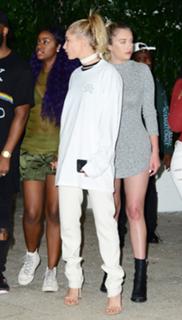 Hailey Bieber feet photo thumbnail