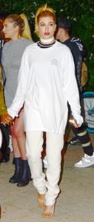 Hailey Bieber feet photo thumbnail