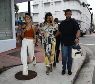 Hailey Bieber feet photo thumbnail