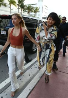 Hailey Bieber feet photo thumbnail