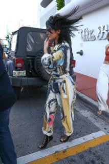 Kylie Jenner feet photo thumbnail