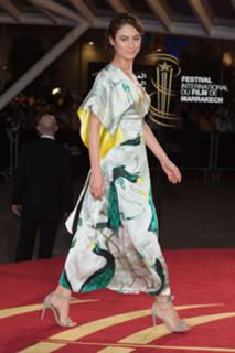 Olga Kurylenko feet photo thumbnail