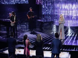 Carrie Underwood feet photo thumbnail