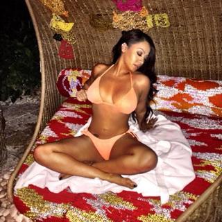 La La Anthony feet photo thumbnail