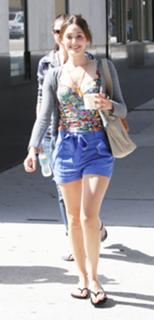 Emmy Rossum feet photo thumbnail