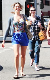 Emmy Rossum feet photo thumbnail