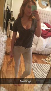 Bella Thorne feet photo thumbnail