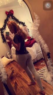 Bella Thorne feet photo thumbnail