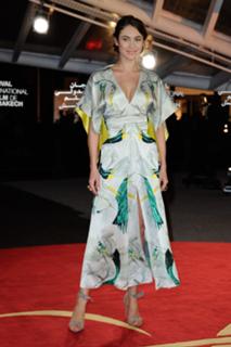 Olga Kurylenko feet photo thumbnail