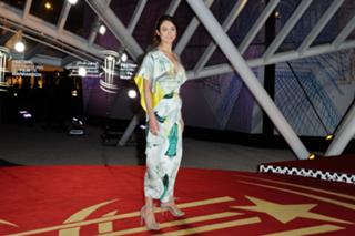 Olga Kurylenko feet photo thumbnail