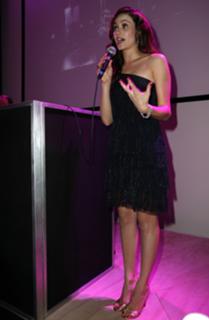 Emmy Rossum feet photo thumbnail