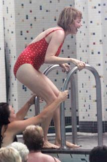 Michelle Williams feet photo thumbnail
