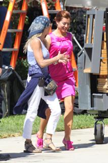 Alyson Hannigan feet photo thumbnail