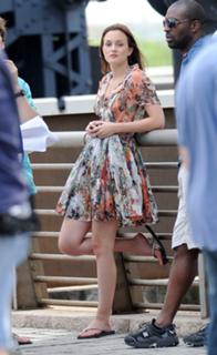 Leighton Meester feet photo thumbnail