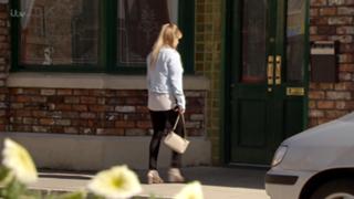 Tina O'Brien feet photo thumbnail