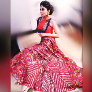 Mouni Roy feet photo thumbnail
