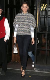 Marion Cotillard feet photo thumbnail