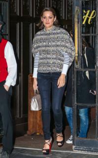 Marion Cotillard feet photo thumbnail