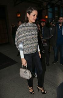 Marion Cotillard feet photo thumbnail