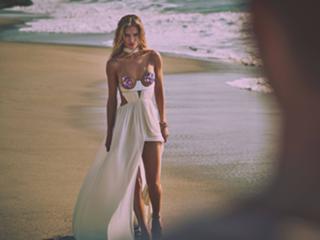 Rosie Huntington-Whiteley feet photo thumbnail