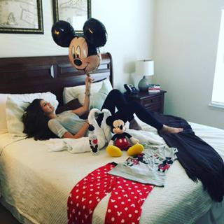Camila Queiroz feet photo thumbnail