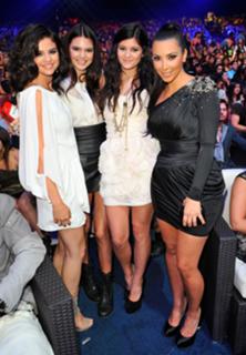 Selena Gomez feet photo thumbnail